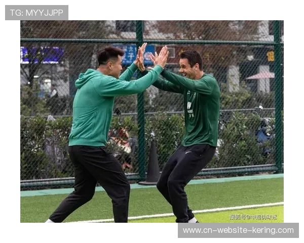 弗兰克向浙江队主场球迷挥手作别