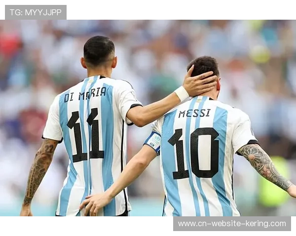 梅西替补席凝视美洲杯奖杯，赛后与迪马利亚相拥落泪